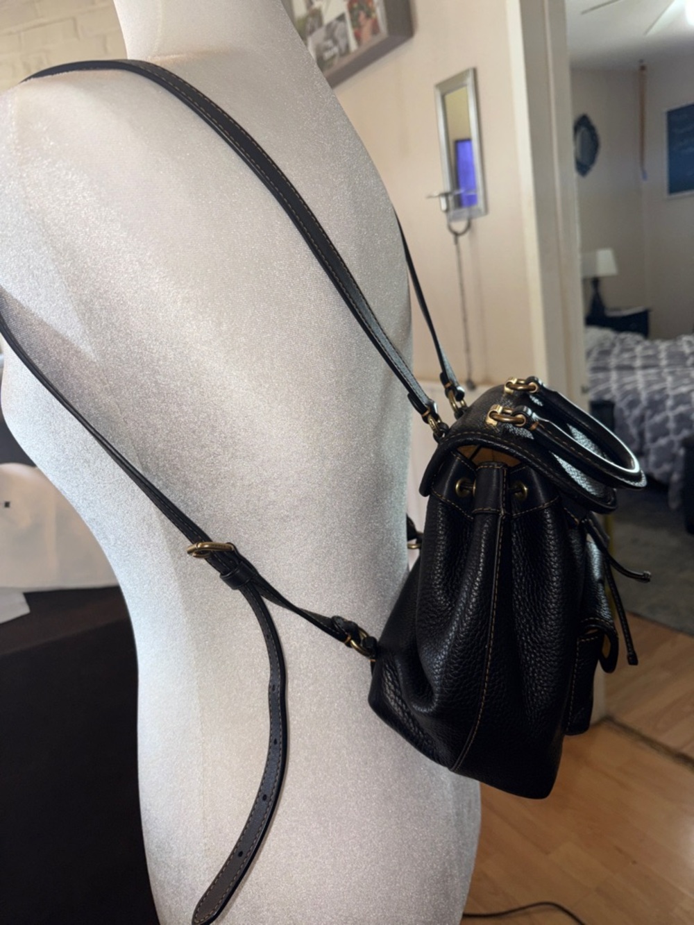 RIYA Vintage Black Leather Backpack 21 with Gold Hardware - Picture 2 of 11